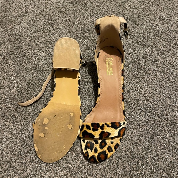 Cheetah shirt heel wedges! Cute uniquely designed pattern on backs 👠 - Picture 3 of 4